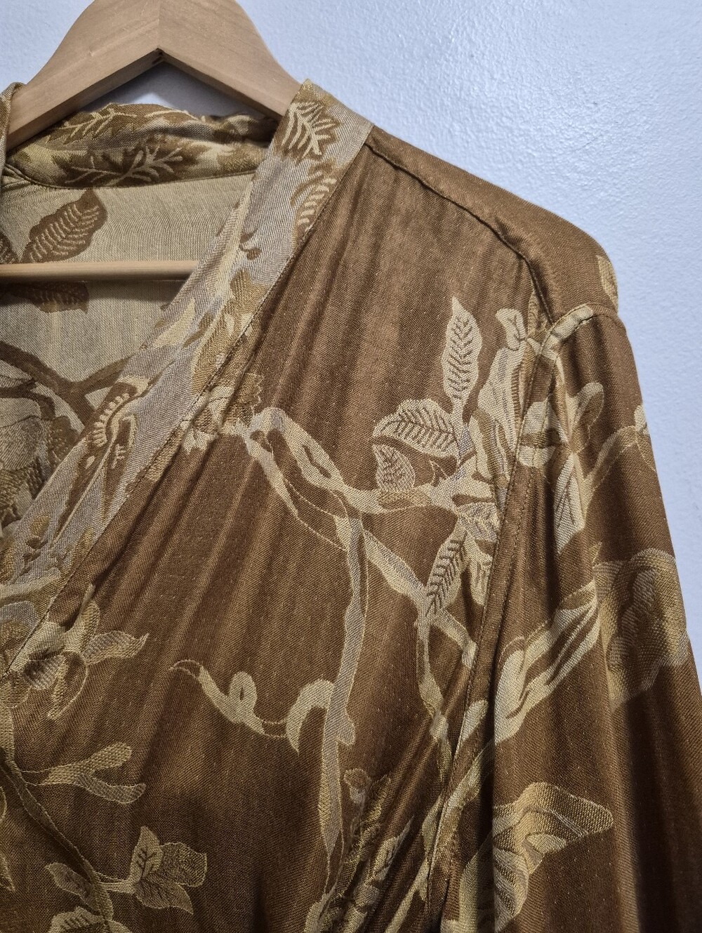 Brahmaki EcoVero Short Kimono Golden Lotus Robe Size Medium - Picture 3 of 8